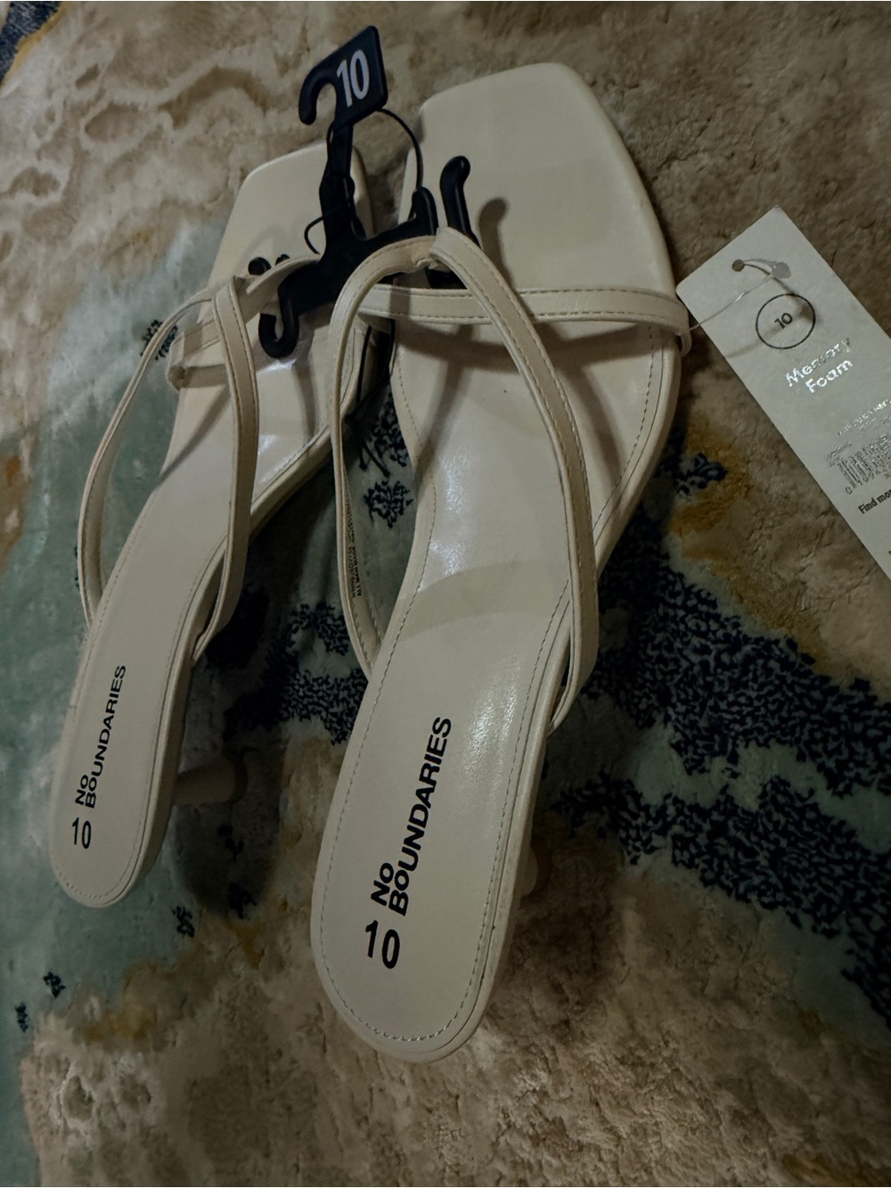 NWT Sz 10 No Boundaries Kitten Heel Sandals, Women's
